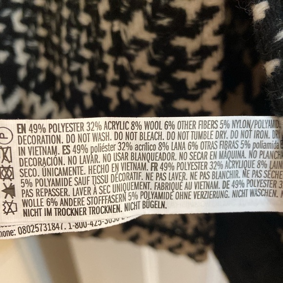 3X Plus Size Gorgeous Houndstooth Cropped Jacket from FOREVER 21+ - Picture 16 of 17